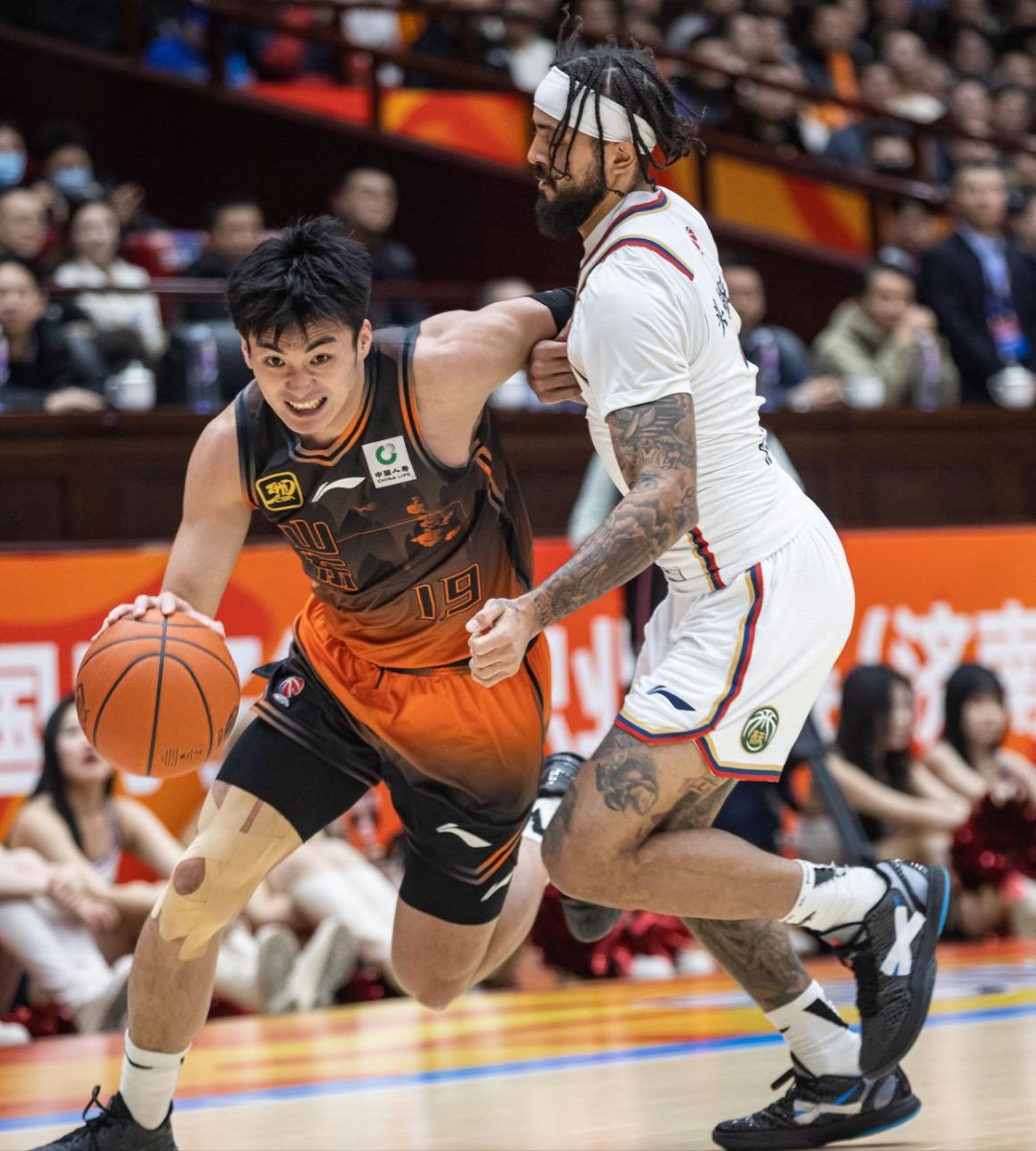 爱游戏赛前突围战来临，勒沃库森围绕CBA季后赛防线松动，压力陡增，身体对抗强度拉满的简单介绍